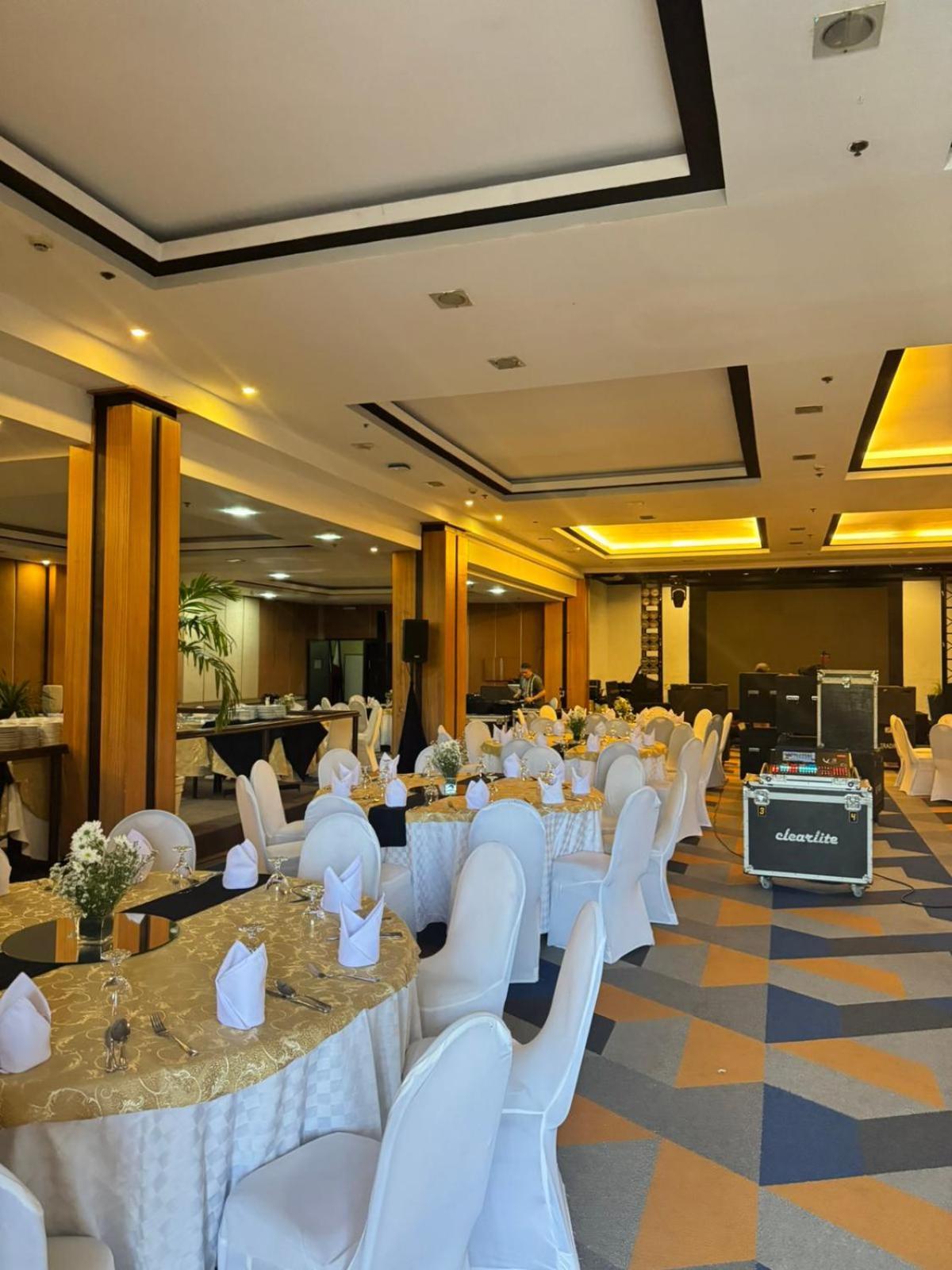 Cebu Grand Hotel Exterior foto